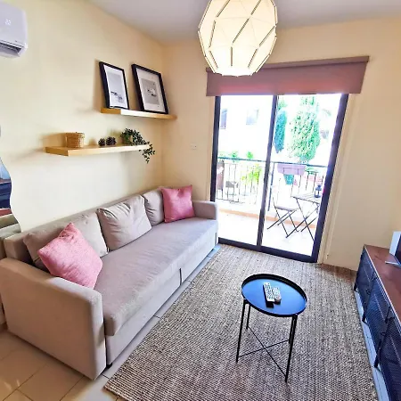 Lazy Days Pool Apartment *